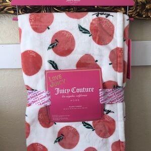 NWT Juicy Couture White Printed w/Peaches Plush Throw